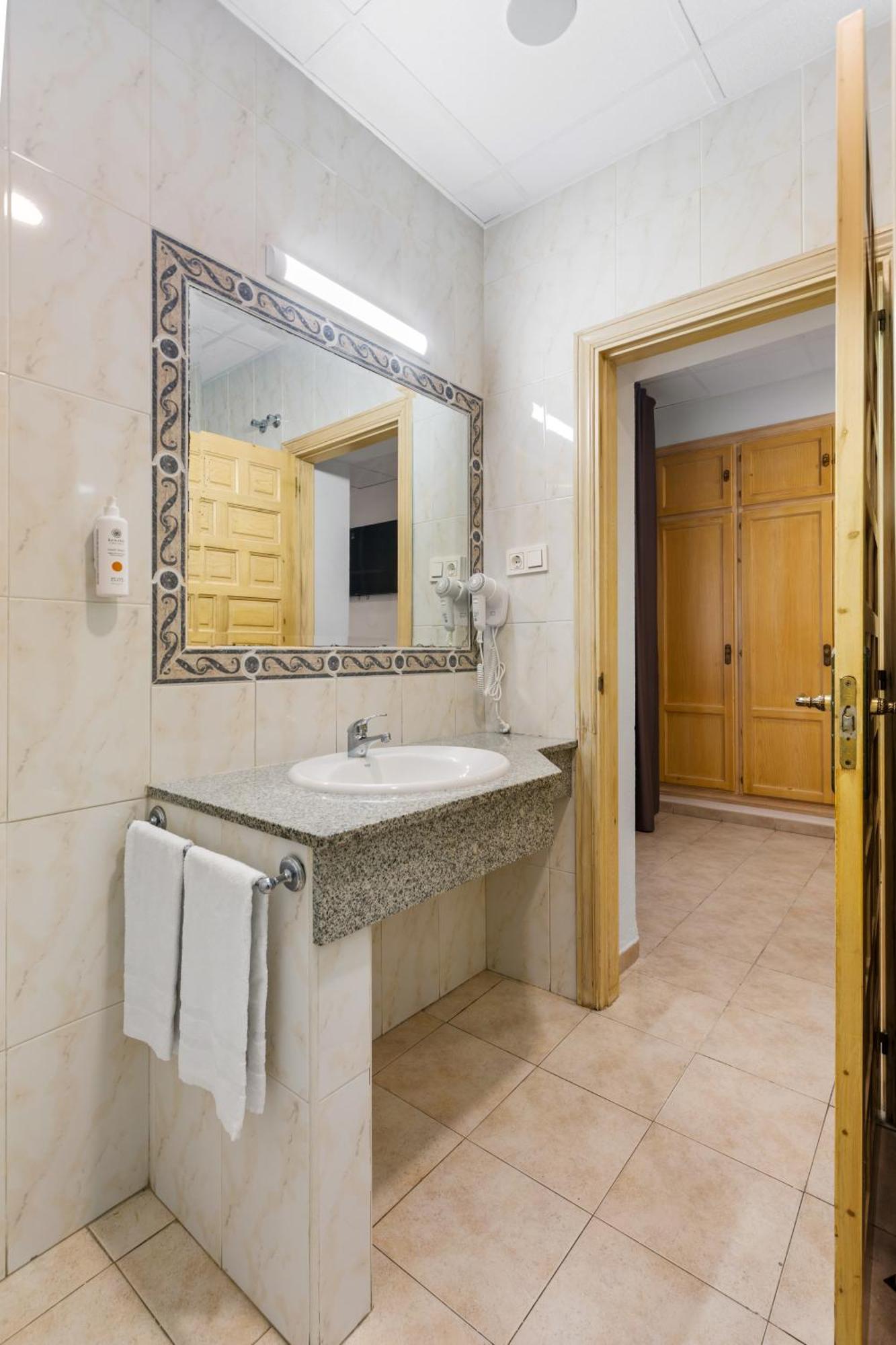 Vas Malaga Ciudad Otel Dış mekan fotoğraf
