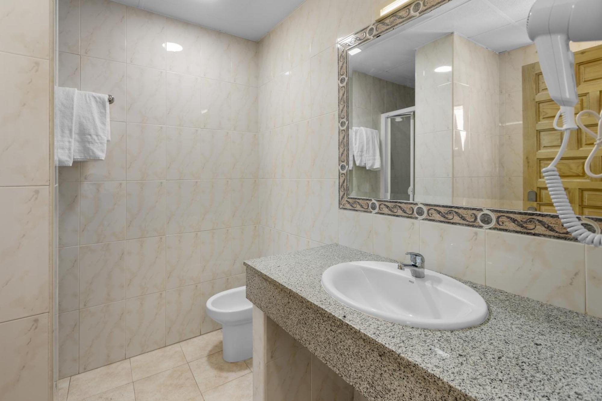 Vas Malaga Ciudad Otel Dış mekan fotoğraf